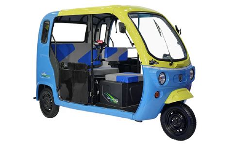 auto rickshaw seating capacity