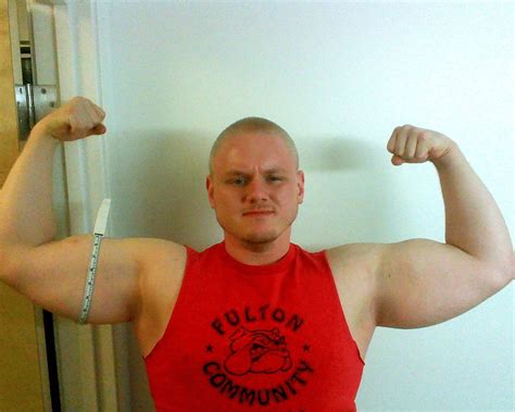 average flexed bicep size reddit