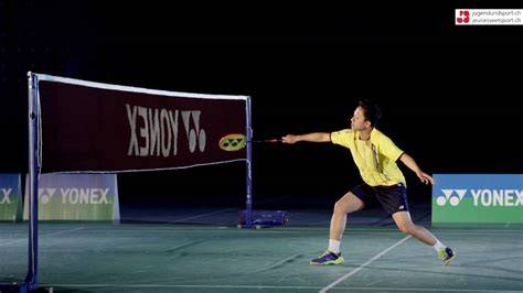 badminton player preparing for lob
