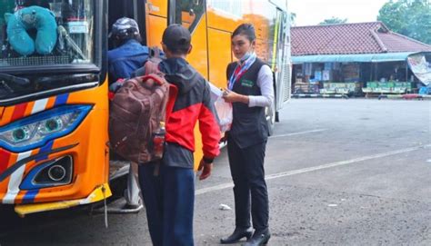 Bus Driver Rosalia Indah Job Sheet