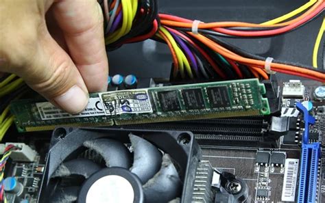 can i remove ram while the computer is on