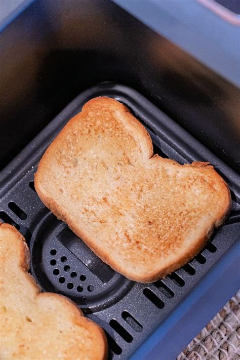 can i use an air fryer to toast bread