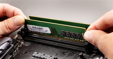 can you insert ram while pc is on