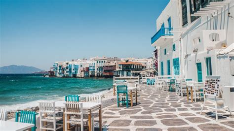 can you still swim in santorini in october