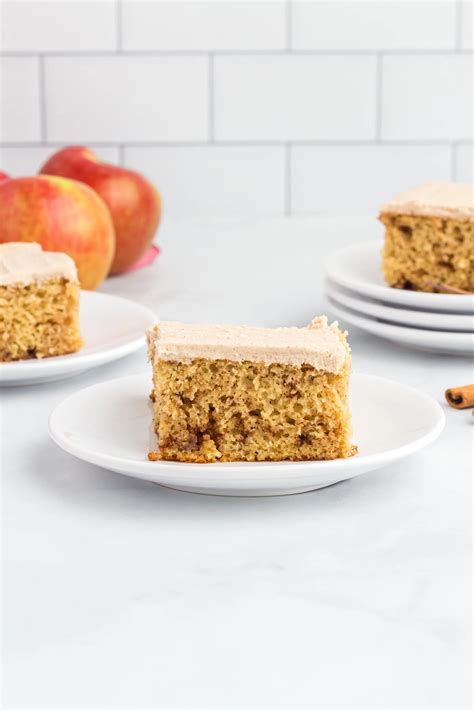 can you use applesauce in place of oil in a cake mix