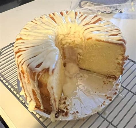 can you use buttermilk and sour cream in a cake