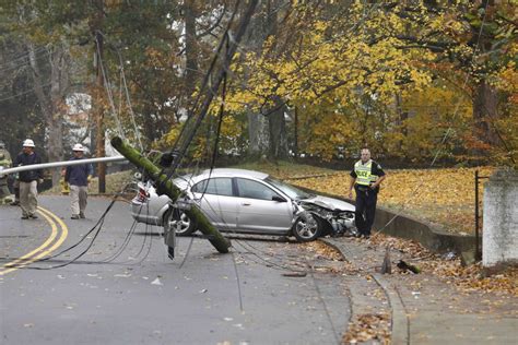 car crash into pole