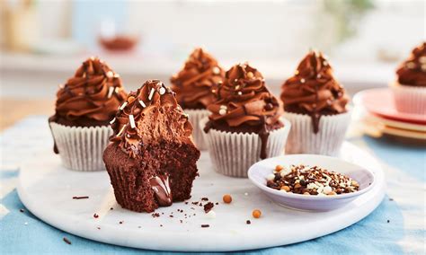 chocolate cupcakes with gooey centre
