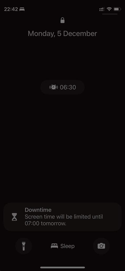 Clock disappears on iOS 16