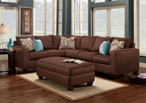 colours that go with brown couch
