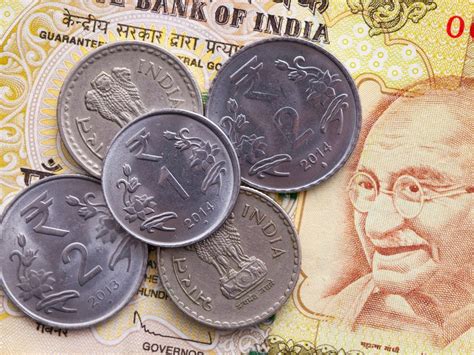 current value of pound in rupees