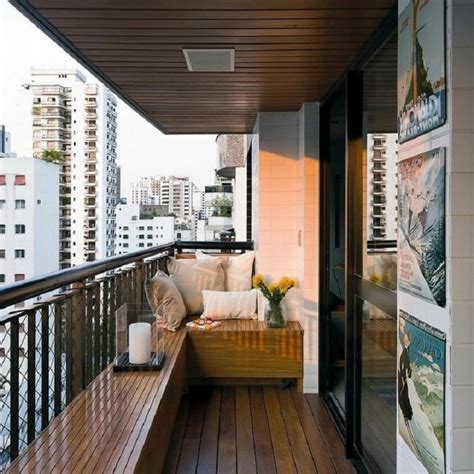 desain balkon sederhana dengan kursi santai