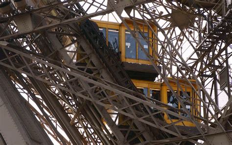 did the eiffel tower always have elevators