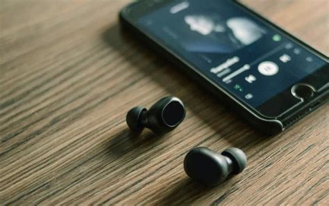 do android earbuds work with iphone