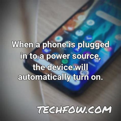 do iphones turn on automatically when plugged in