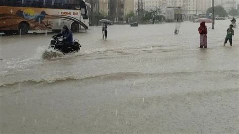 does it rain in ahmedabad