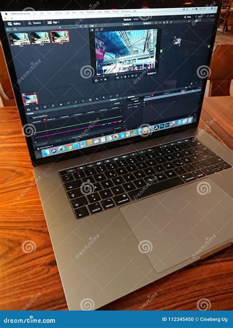 does macbook pro come with video editing software