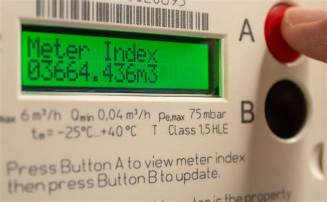 does my smart meter need to be plugged in to send readings