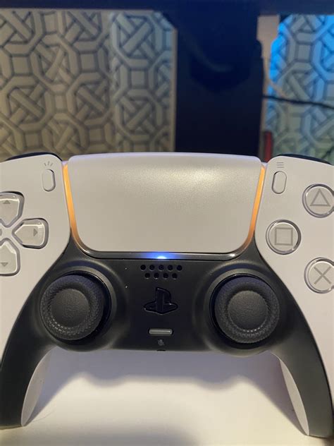 does the ps5 controller flash when charging