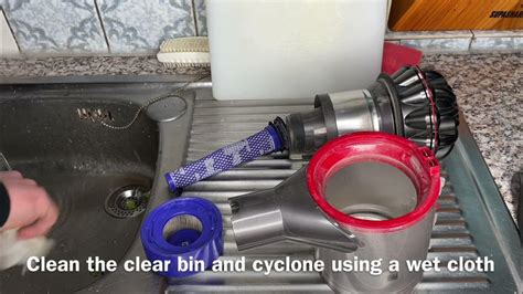 dyson v8 animal won't open to empty