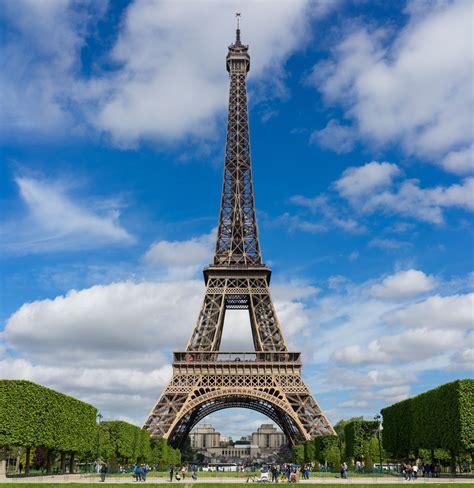 eiffel tower in paris height
