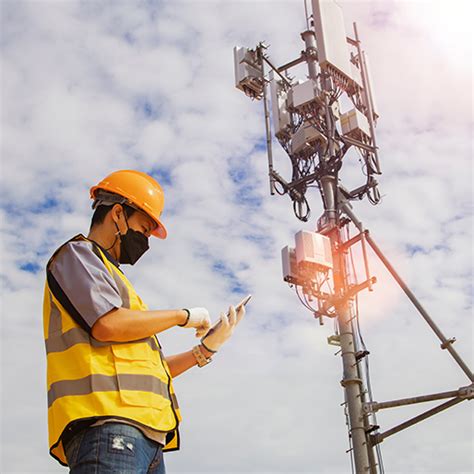 examples of information technology careers are telecommunication and software deployment