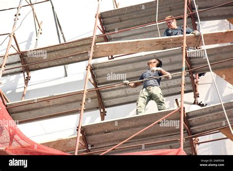 examples of unsafe conditions in construction