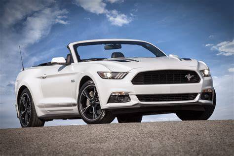 Close-up of the Ford Mustang Cabrio 2016 engine bay