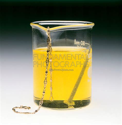 gold react with hydrochloric acid
