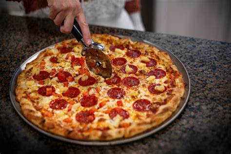 handmade pan or hand tossed thicker