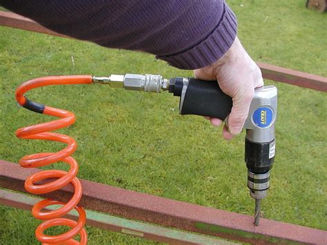 how do compressed air tools work
