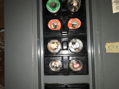 how do i remove a fuse from a fuse box