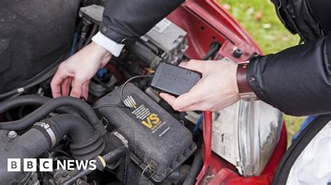 how does a black box work in a car