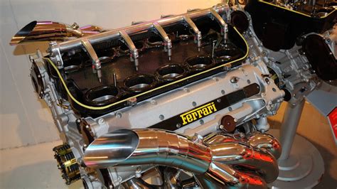 how does a formula one engine work