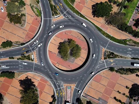 how does a traffic circle work in south africa