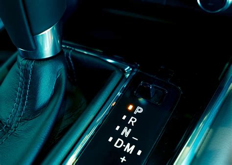how does an automatic transmission know when to shift