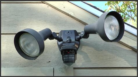 how does motion detector light work