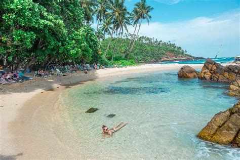 how far is mirissa from colombo