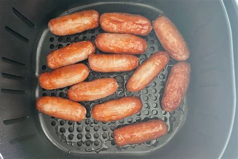 how long do i cook italian sausages in an air fryer