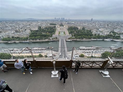 how long does it take to climb the eiffel tower 2nd floor