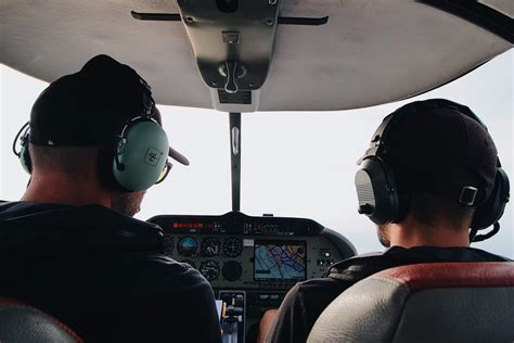 how long does it take to learn to fly a plane