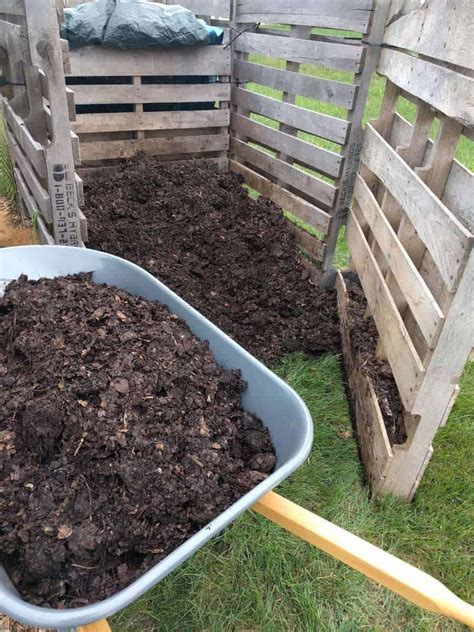 how long does it take to make compost from leaves