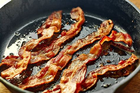 how long to cook bacon in pan