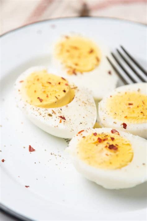 how long to make a hard boiled egg in the microwave