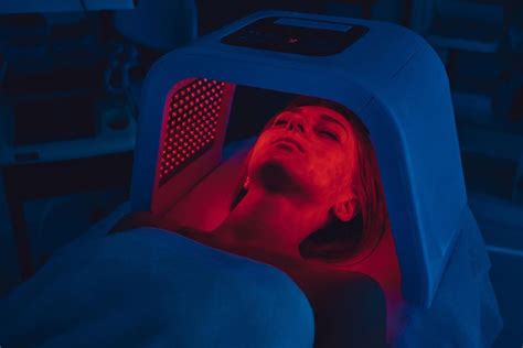 how long to use red light panel on face