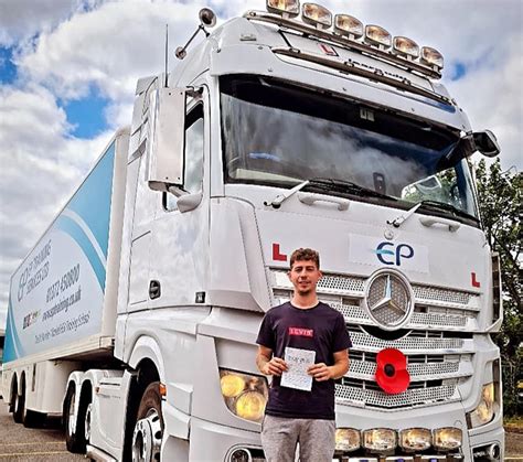 how many questions in a hgv theory test