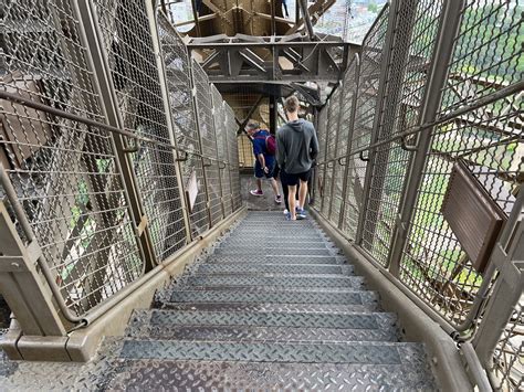 how many stairs to second floor of eiffel tower