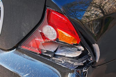 how much does it cost to get a broken tail light fixed