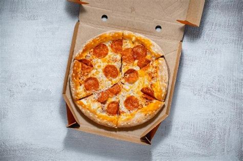 how much sodium is in a slice of domino's pizza