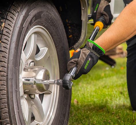 how much torque needed for lug nuts